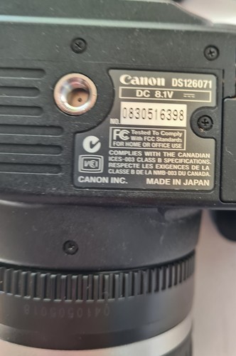 CANON EOS 350 D WITH CHARGER . CARRY CASE AND MORE. FOR SPARES OR REPAIR - Picture 3 of 11
