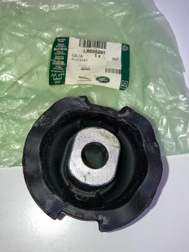 Land Rover Bushing Front Lower Control Arm Rear LR055291 Genuine & New - Picture 2 of 4