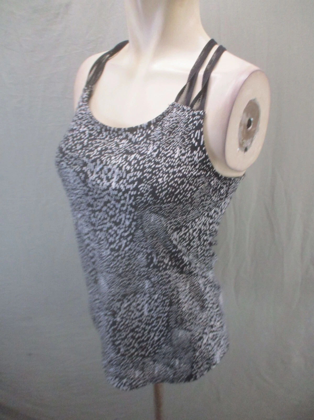 fabletics scoop neck athletic yoga racer back tank-top