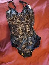 Leonisa Medium Control Underwired Lace Shapewear Size SMALL. BLACK