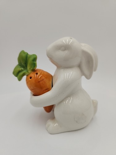 Pier 1 Imports Shakers Ceramic White Bunny Rabbit Salt With Orange Carrot Pepper - Picture 2 of 12