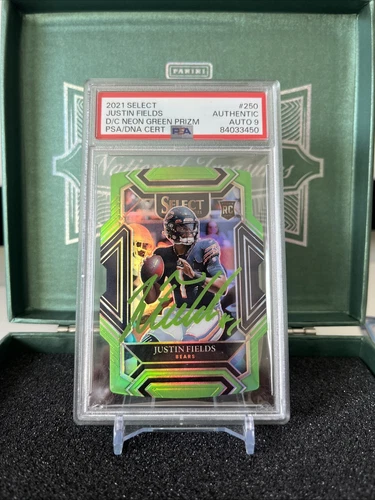 2021 Select Justin Fields Neon Green Prizm Die-Cut Club RC /349 PSA Auth Auto