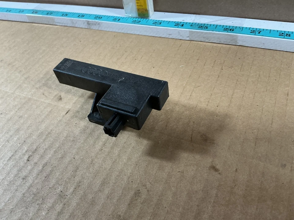 Módulo de antena de entrada trasera sin llave Audi A5 2009-2016 8K0907247 OEM Foto 3 de 4