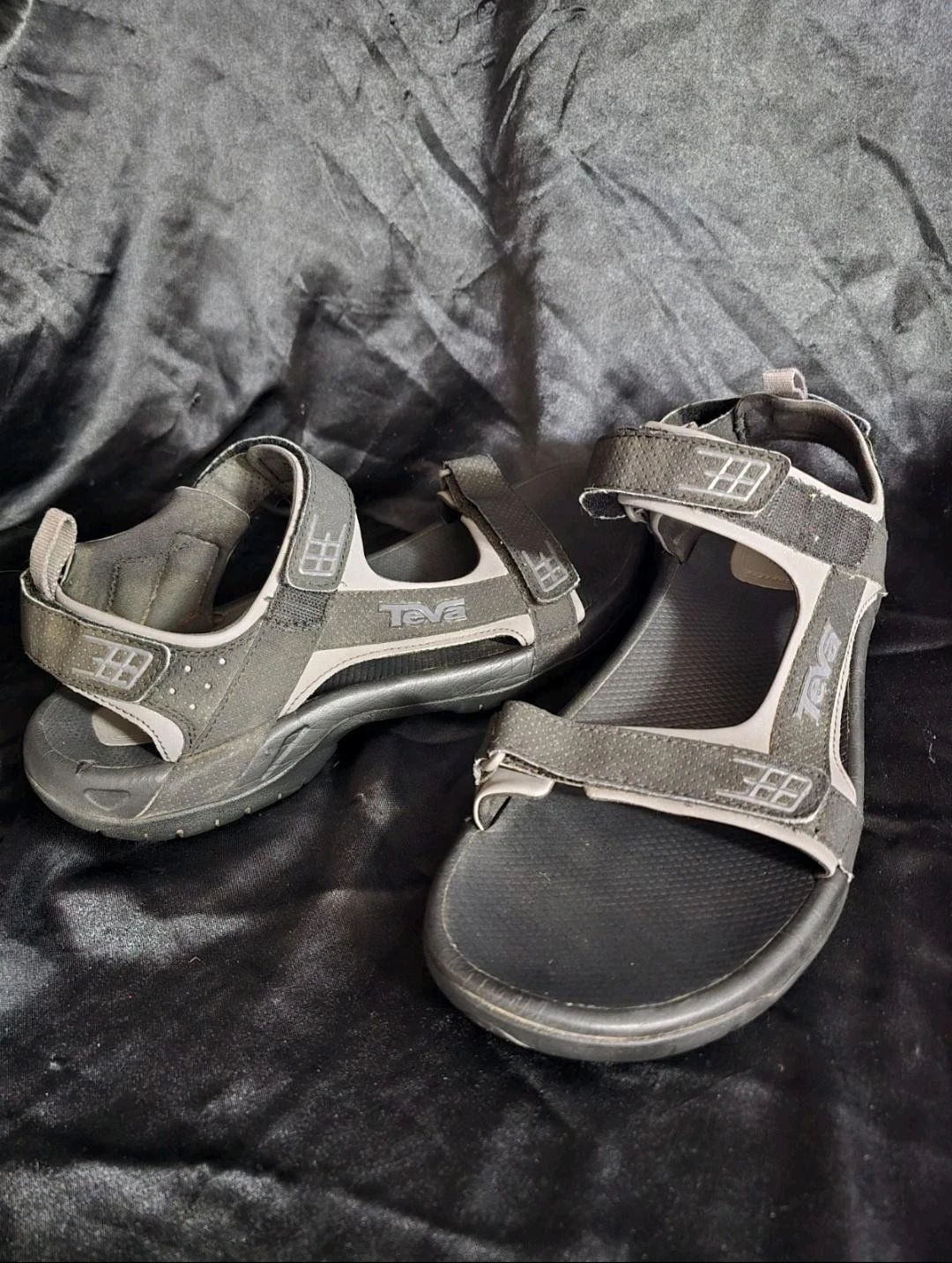 Teva Sandals Mens Size 9 Black Gray ShocPad Hook & Loop Outdoor Hiking E27020L