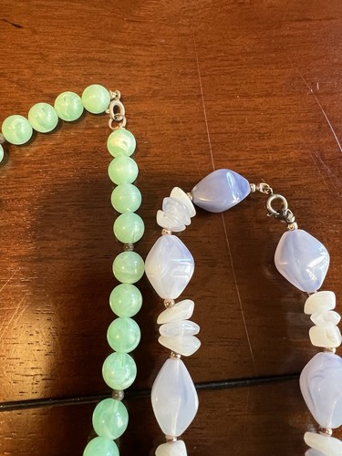 Par de collares con cuentas de resina púrpura y turquesa vintage de abuela estilo años 80’s - Imagen 3 de 9