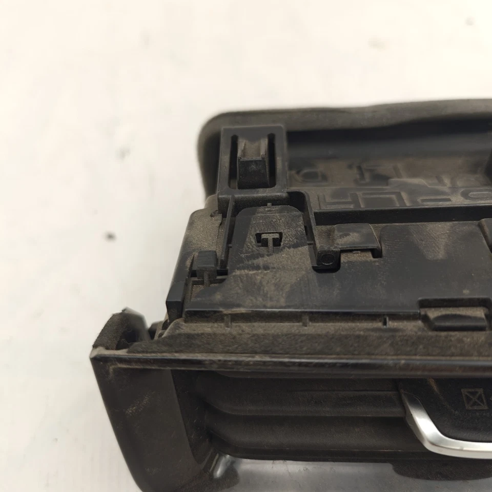 Panel de tablero delantero izquierdo Nissan Sentra 2020-2021 rejilla de ventilación de aire exterior OEM Foto 2 de 4