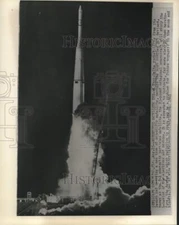 1961 Press Photo Thor-Delta rocket lifts from launch pad at Cape Canaveral, FL