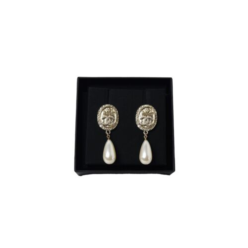 Chanel Round Coin with Pearl Earring Gold - Picture 1 of 6