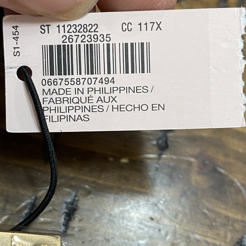 Victoria's Secret Small Zip Around White Leather Wallet NWT - Picture 8 of 8