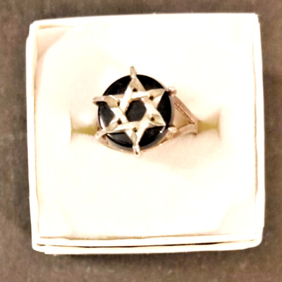 VINTAGE STERLING SILVER ''STAR OF DAVID'' ON BLACK ONYX 925 SILVER RING SIZE 6.5