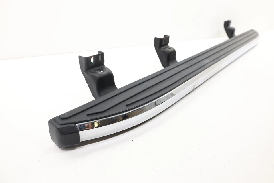 Nissan Pathfinder 2018-2020 lado derecho estribo OEM Foto 2 de 4