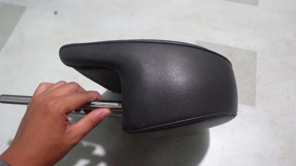 Encosto de cabeça 09 Volkswagen Golf GTI    - Imagem 3 de 4