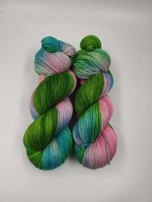 handgefärbte " Die Softe " Einöder Merino Socke 4 fach - 100 g GRÜNTÜRKISES ROSA