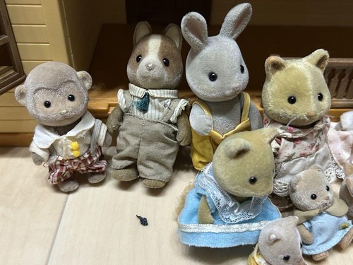 Rare Sylvanian Families Green Hill Large House with Furniture and Figures Lot - Picture 9 of 12