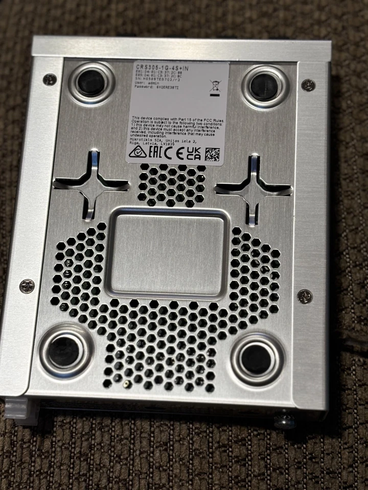 Mikrotik CRS305-1G-4S+IN Cloud Router Switch 4xSFP+ 1x GLAN PoE-In RouterOS - Image 4 of 4