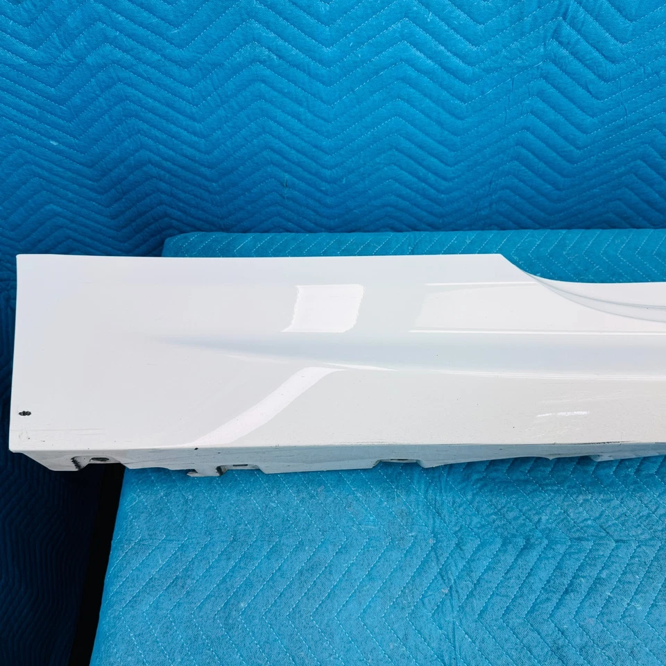 2012–2017 BMW 650i Right Side Skirt OEM 37439261 Alpinweiss 3 - Image 3 of 4