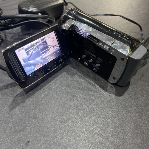 JVC Everio GZ-MS110BEK Handheld High Definition Camcorder Black with charger - Picture 2 of 9