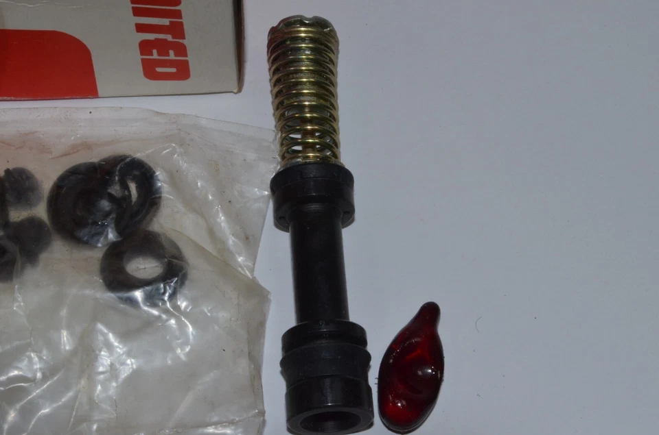 KIT REPARACIÓN CILINDRO MAESTRO FRENO NAPA UNITED NUEVO DE LOTE 803 F96534 Foto 2 de 4