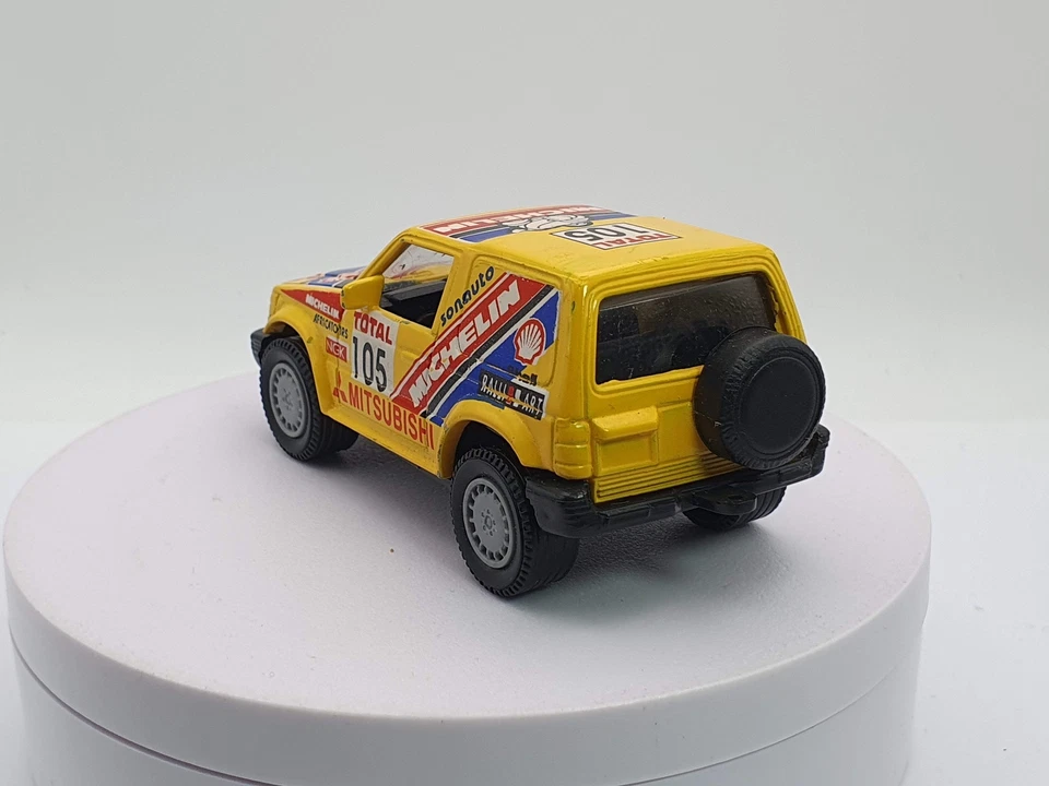 Mitsubishi Montero Guisval 1/43 - Immagine 2 di 4