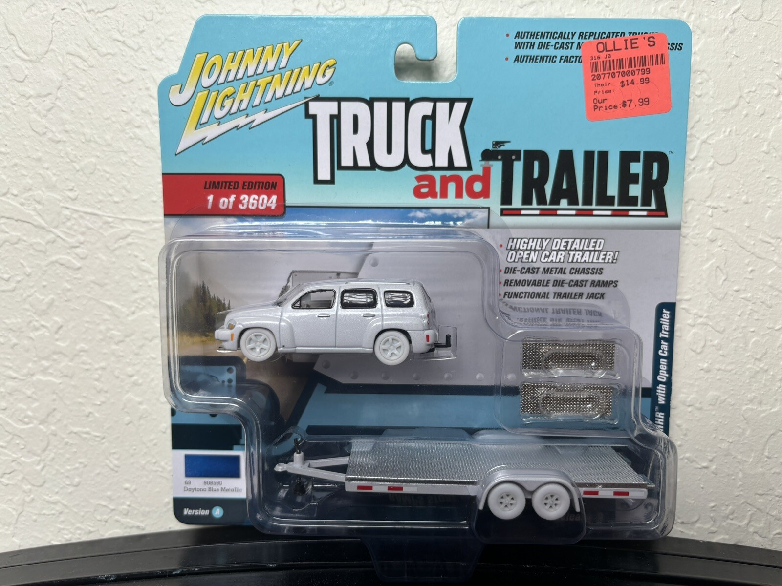 Johnny Lightning White Lightning 2006 Chevy HHR with Open Car Trailer
