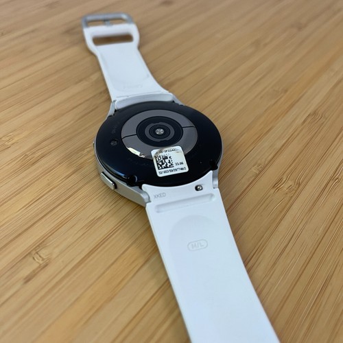 Samsung Galaxy Watch 5 44mm - Silver - Bluetooth + LTE - Charging Issues - Picture 10 of 15