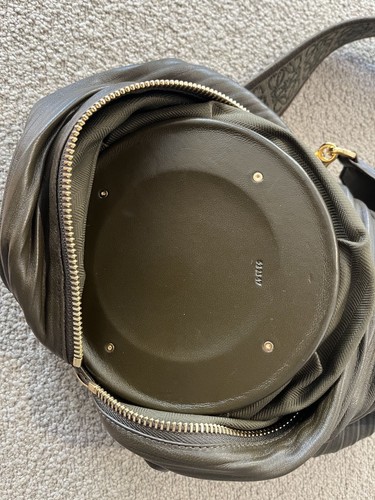 Borsa grande "bracciale" Loewe con cinturino jacquard anagramma - Foto 8 di 8