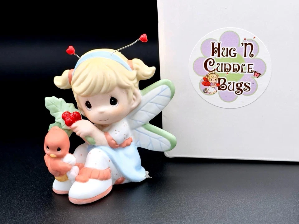 Figura Precious Moments Hug 'n' Cuddle Bugs - Hada Girl con Ladybug Friend Foto 3 de 4