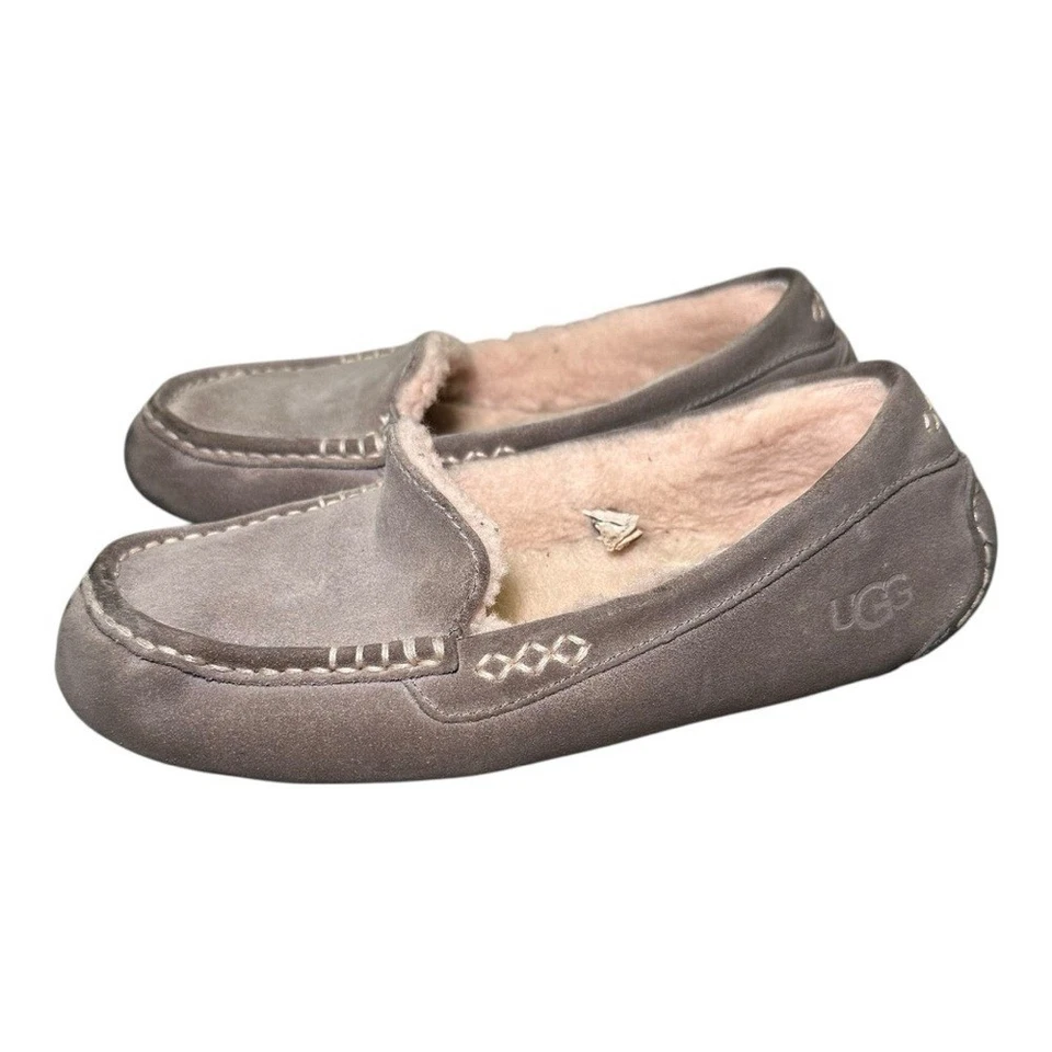 Zapatillas mocasín UGG Ansley gamuza piel de oveja gris para mujer talla 9 Foto 2 de 4