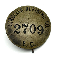 Vintage SINCLAIR REFINING COMPANY Gas Oil Employee Silver Badge / Pinback #2709