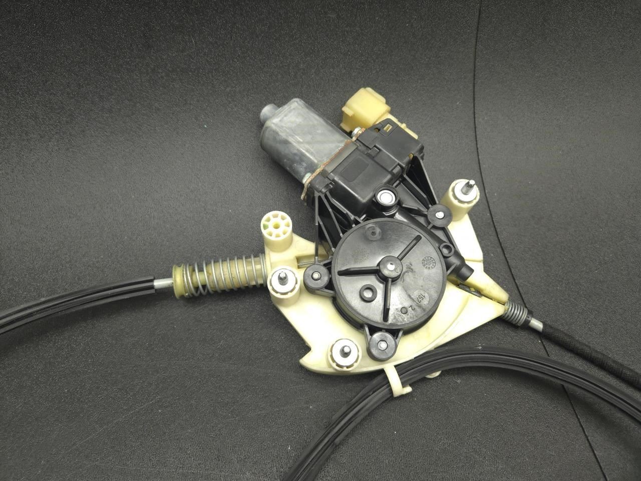 Maserati Ghibli 2015-2022 Front Right Window regulator P/N 670009815