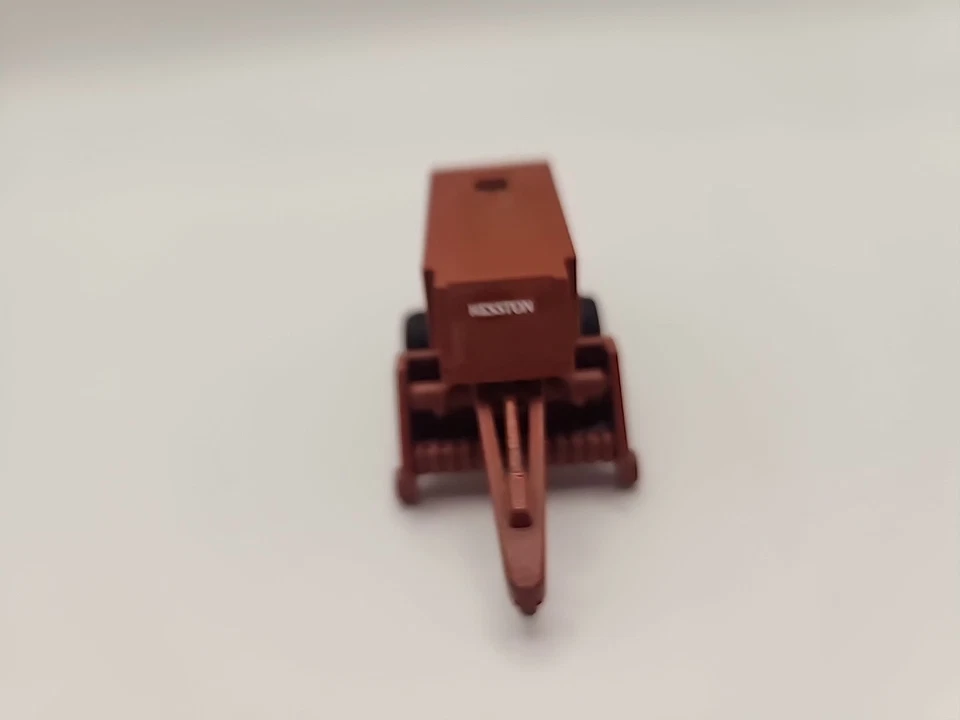 Трактор-погрузчик Ertl 1:64 Hesston 4600 линейный квадратный пресс 180 90 100 90 - Изображение 4 из 4