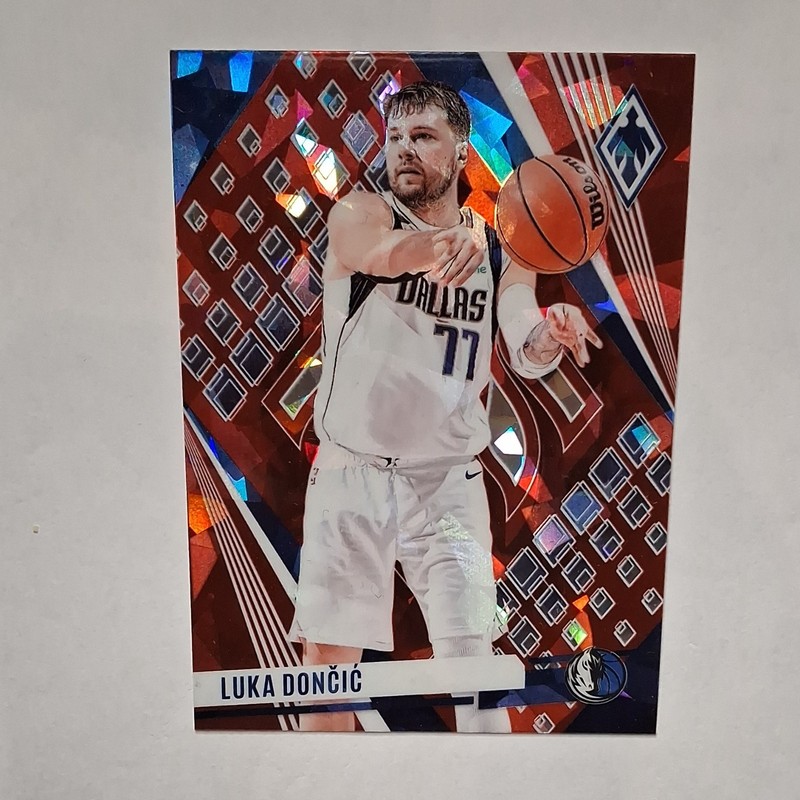 Panini 2023-24 Phoenix Luka Dončić Dallas Mavericks Red Ice Parallel #157