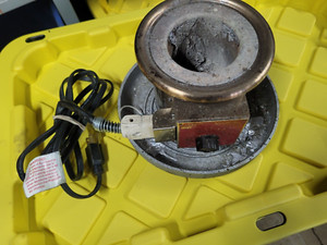 Esico-Triton 71T: Large Solder Pot, 9.5 lbs capacity, 1000W, 110V, 900 F