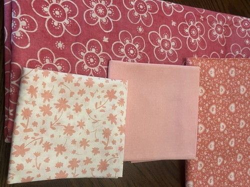 Quilt Sew Lot Of 4 Fabrics Peach Pink White Floral, Hearts - Picture 2 of 15