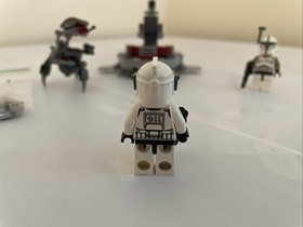 LEGO Star Wars: Clone Troopers Vs. Droidekas (75000) INCOMPLETE AND READ DESC