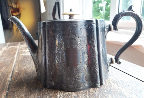 ANTIQUE SILVER PLATED TEAPOT BY WILLIAM BRIGGS & CO 1899 - Picture 2 of 8