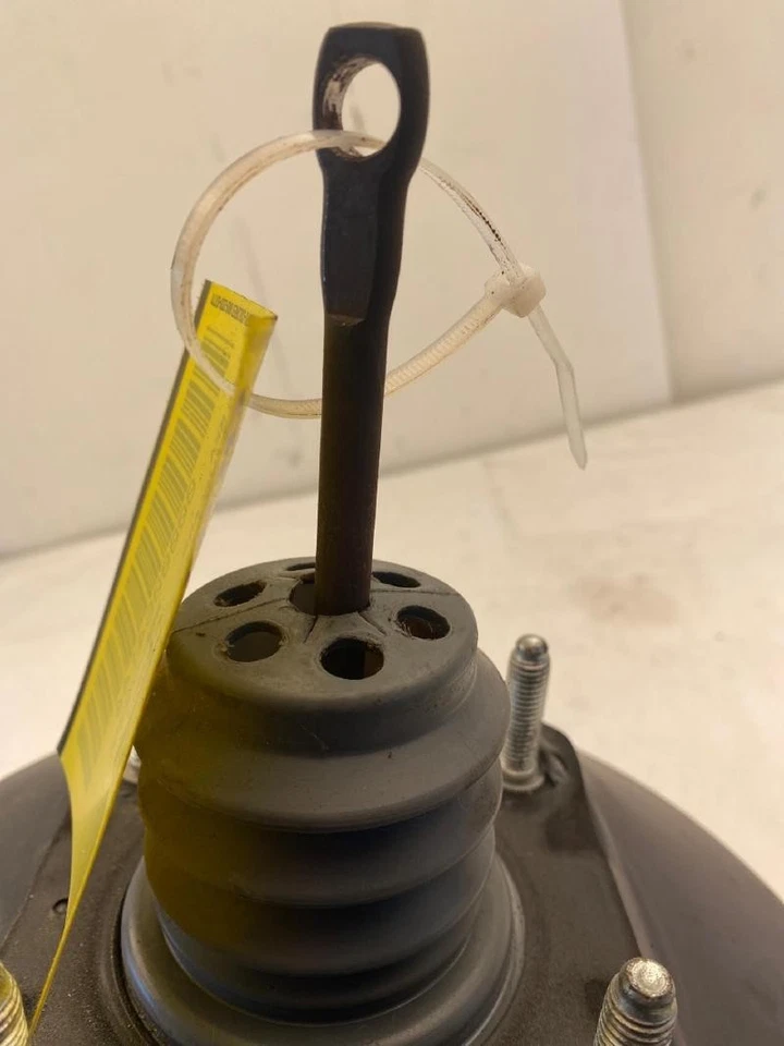 2005 - 2009 CHEVROLET UPLANDER Power Brake Booster OEM - Image 2 of 4