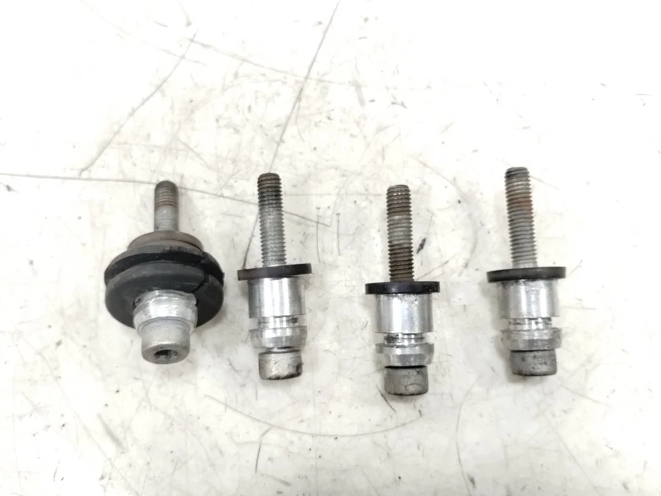 2000 00 Victory V92 V92C 后行李箱架鞍袋五金螺栓间隔套件 — 第 4/4 张图片