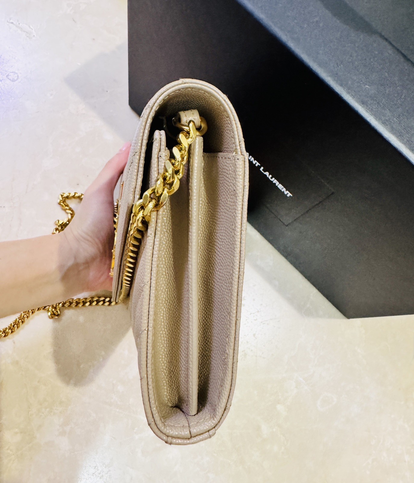 SAINT LAURENT PORTAFOGLIO YSL CLASSIC CASSANDRE CHAIN IN PELLE GRAIN DE POUDRE BEIGE SCURO