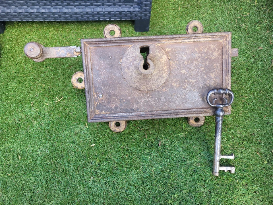 Ancienne jolie  Serrure de porte du 18ème  en Fer forgé   - Photo 2/4