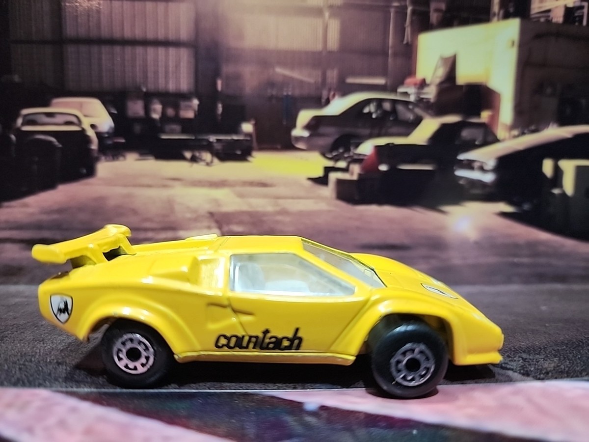 Matchbox Superfast 1/64 1985 Yellow Lamborghini Countach LP 5000S