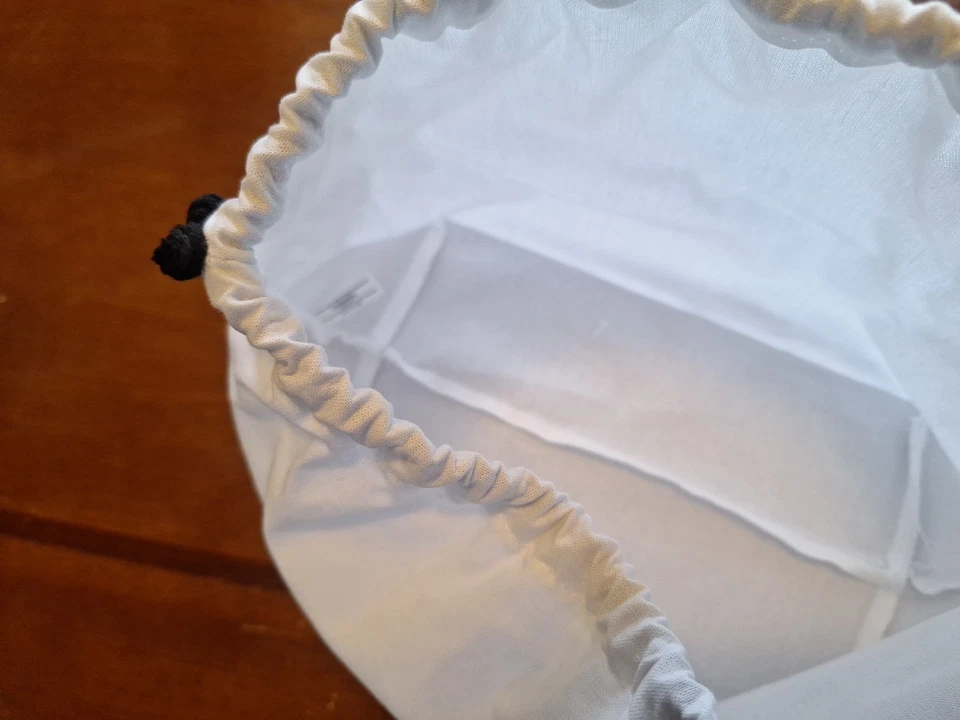 Authentic CHANEL Essential Drawstring White Cotton Pouch 8W X 5D X 7H - Image 4 of 4