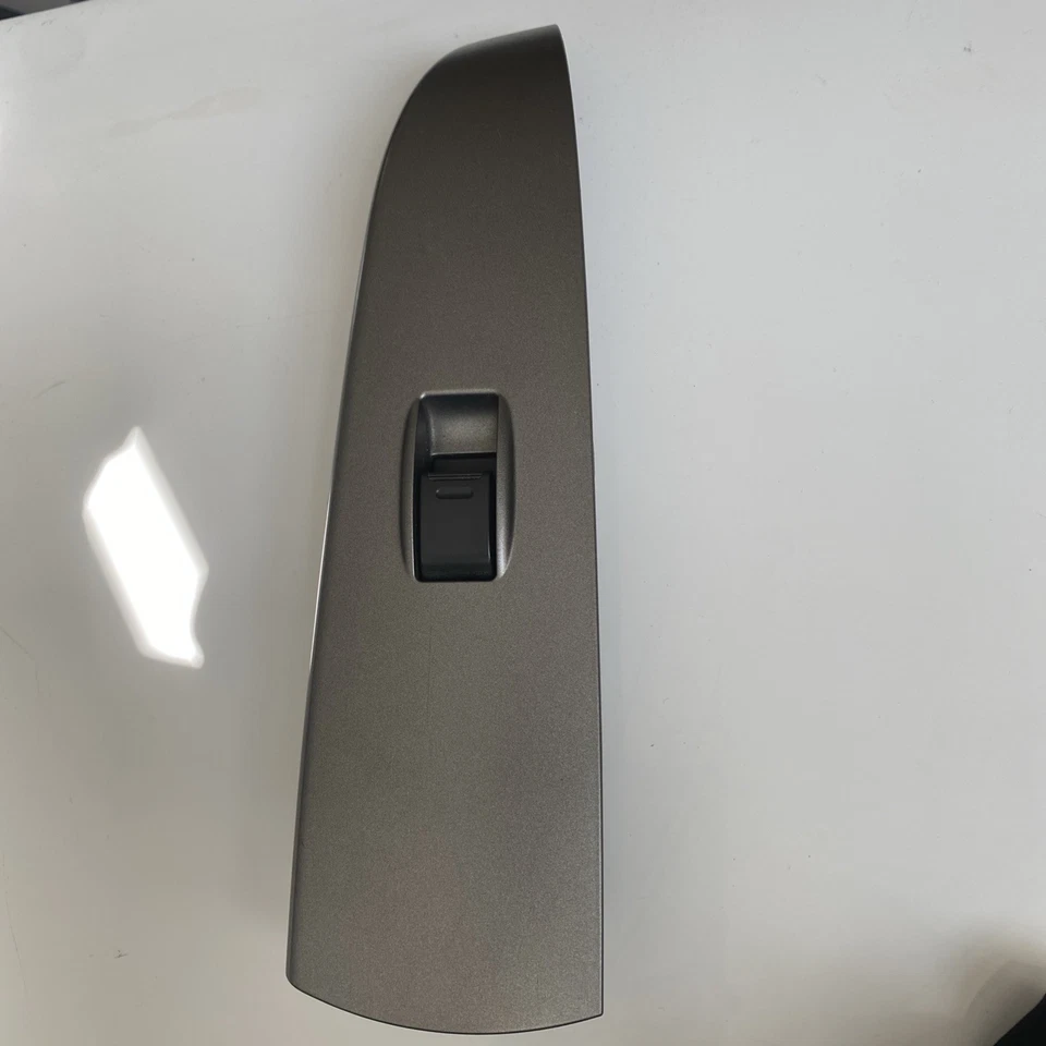 TOYOTA PRIUS MK2 2003-09 DRIVER SIDE REAR WINDOW CONTROL SWITCH 74271-47050 - Image 1 of 4