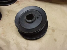 Spindle Blade Splined Double Pulley John Deere Mower Deck B1701205 V Belt Drive