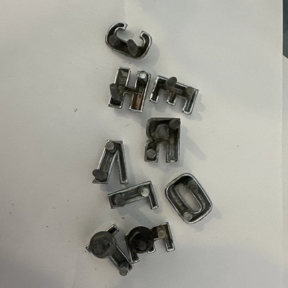 Chevrolet Impala Bel Air 1960 1961 capó letras "Chevrolet" Foto 4 de 4