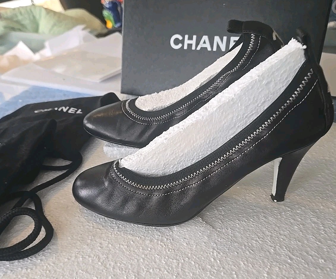 Authentic Chanel Leather Escarpin Cap Toe Pumps CC Logo Size 37.5 Black White thumbnail 3