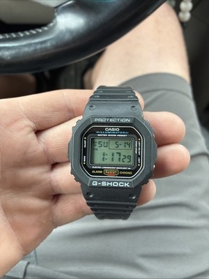 CASIO G-SHOCK DW-5600E LCD WRISTWATCH - WORKING - NICE!