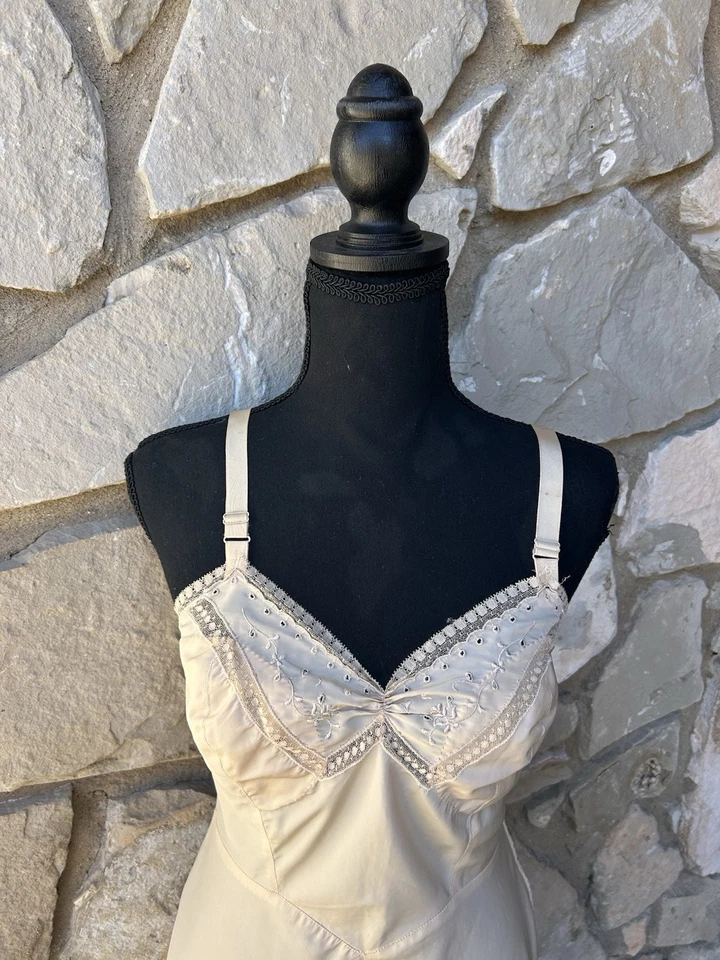 Vestido sin Mangas Vintage BARBIZON Talla S/M Borde de Encaje Bleige Bordado Excelente Foto 4 de 4