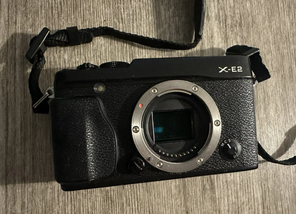 Fujifilm X-E2 16mp Mirrorless Digital Camera Black w/Box - Image 2 of 4