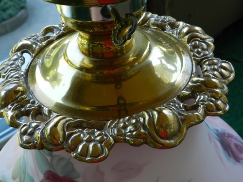 ANTIQUE VICTORIAN PARLOR HUGE LAMP, HAND PAINTED ROSE, ORNATE BRASS,ARTIST SIGN - Imagen 12 de 24